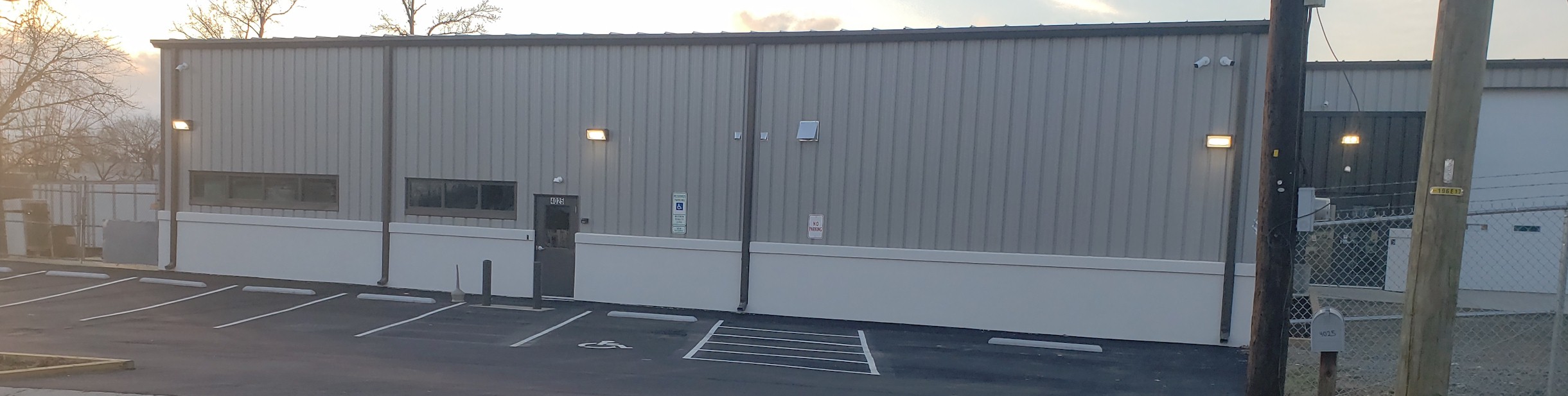 Barr-Nunn Charlotte, NC truck terminal building showing exterior view during business hours