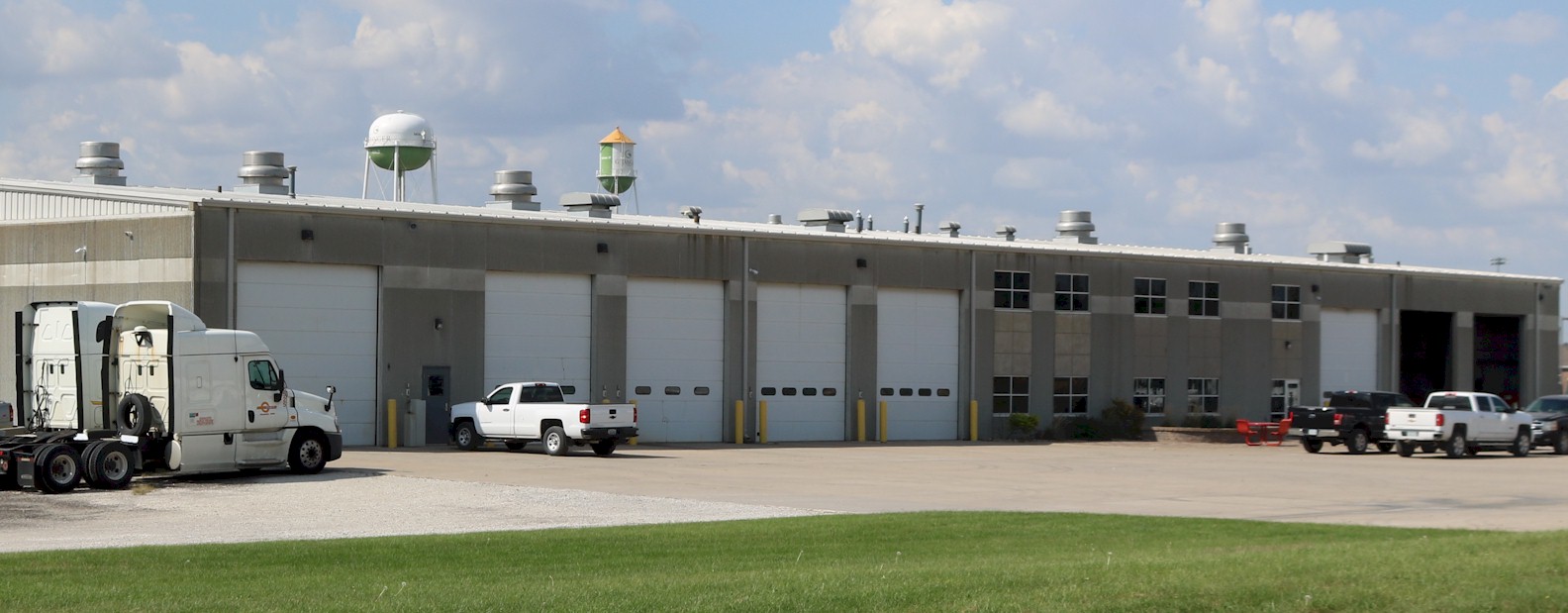 Barr-Nunn Granger, IA truck terminal building in the Des Moines, IA area showing service bays